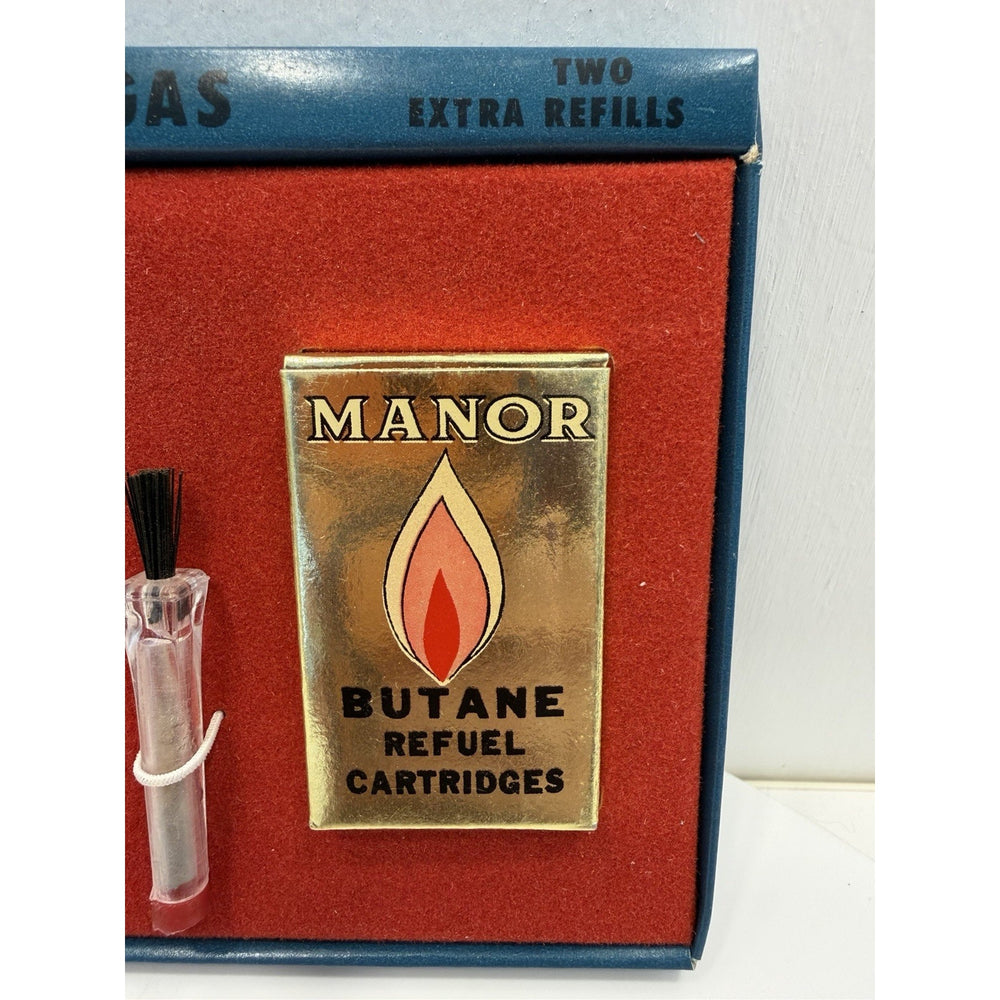 VINTAGE *NEW* 1950's Manor Butane Lighter Set w/Refills + Flints