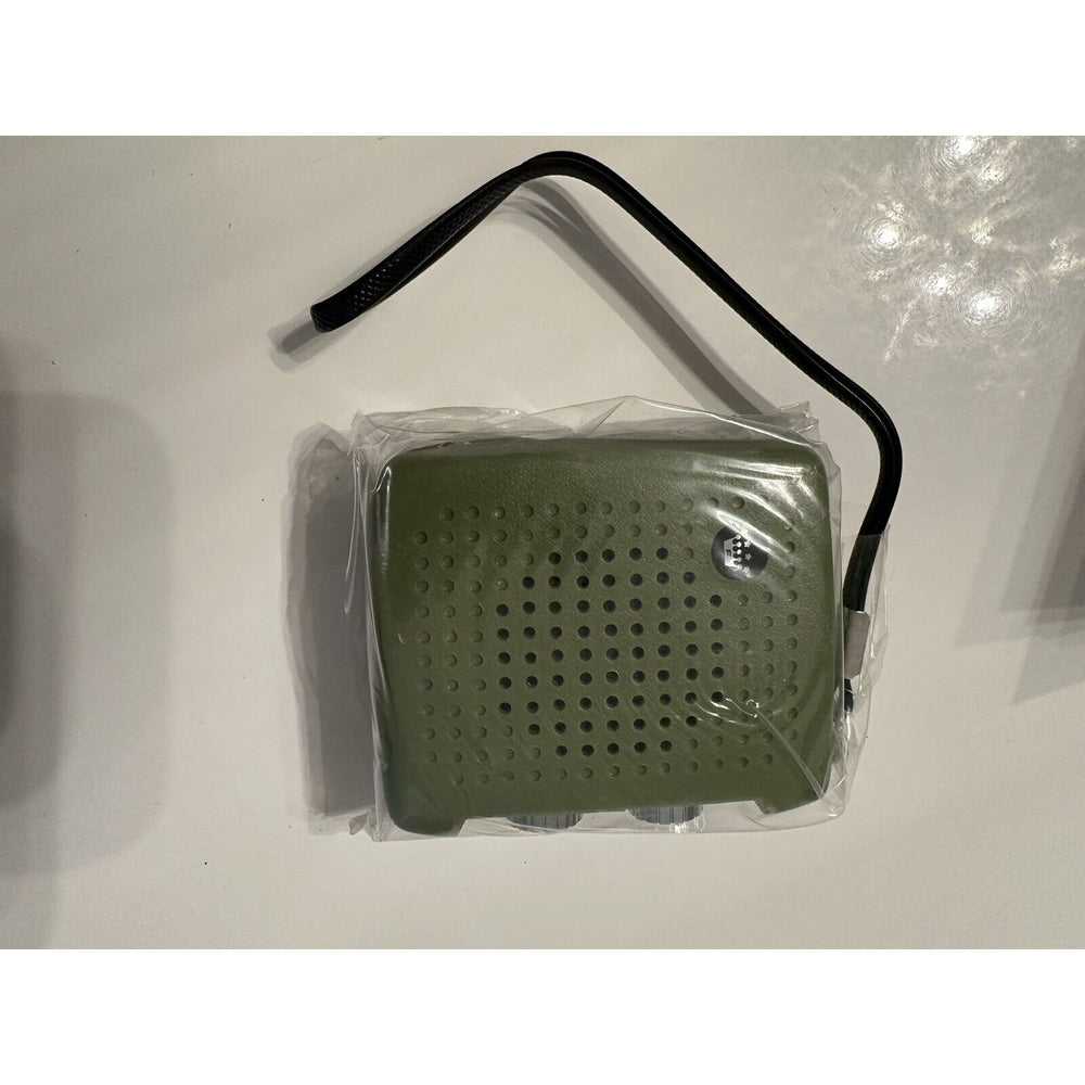 VINTAGE *NEW* Four Star FS-7 Solid State Radio Green