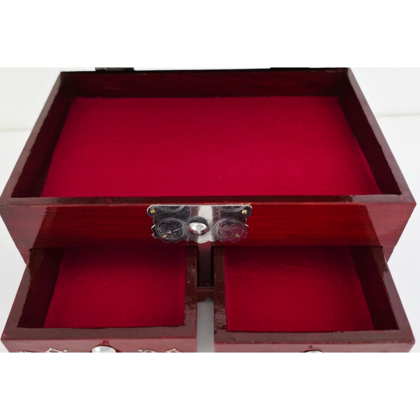 VINTAGE *NEW* 1970's Cherry Brown Wooden Jewelry Box with Ornamental Design