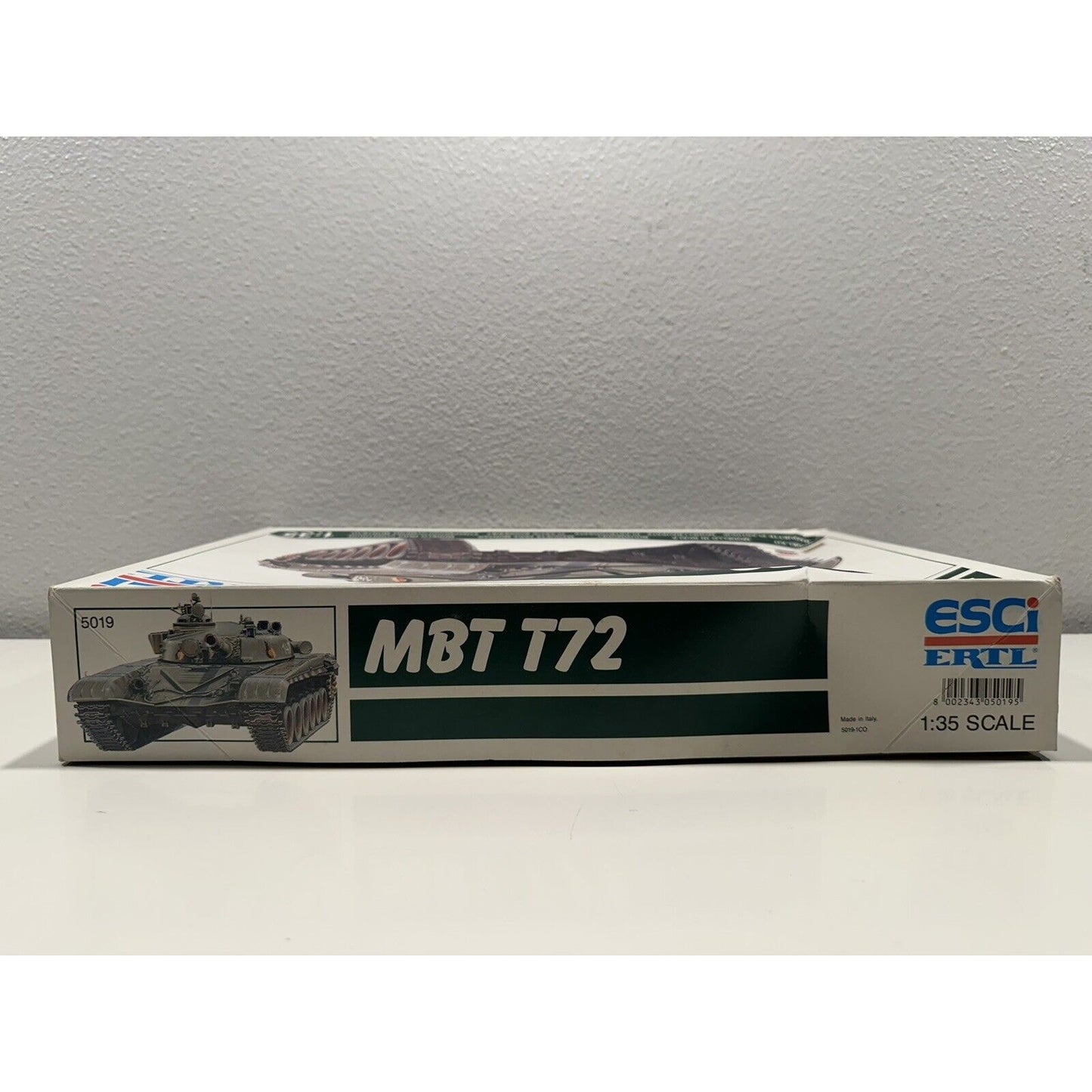 VINTAGE *NEW * MBT-T72 esci/vertl Tank Model Kit 5019