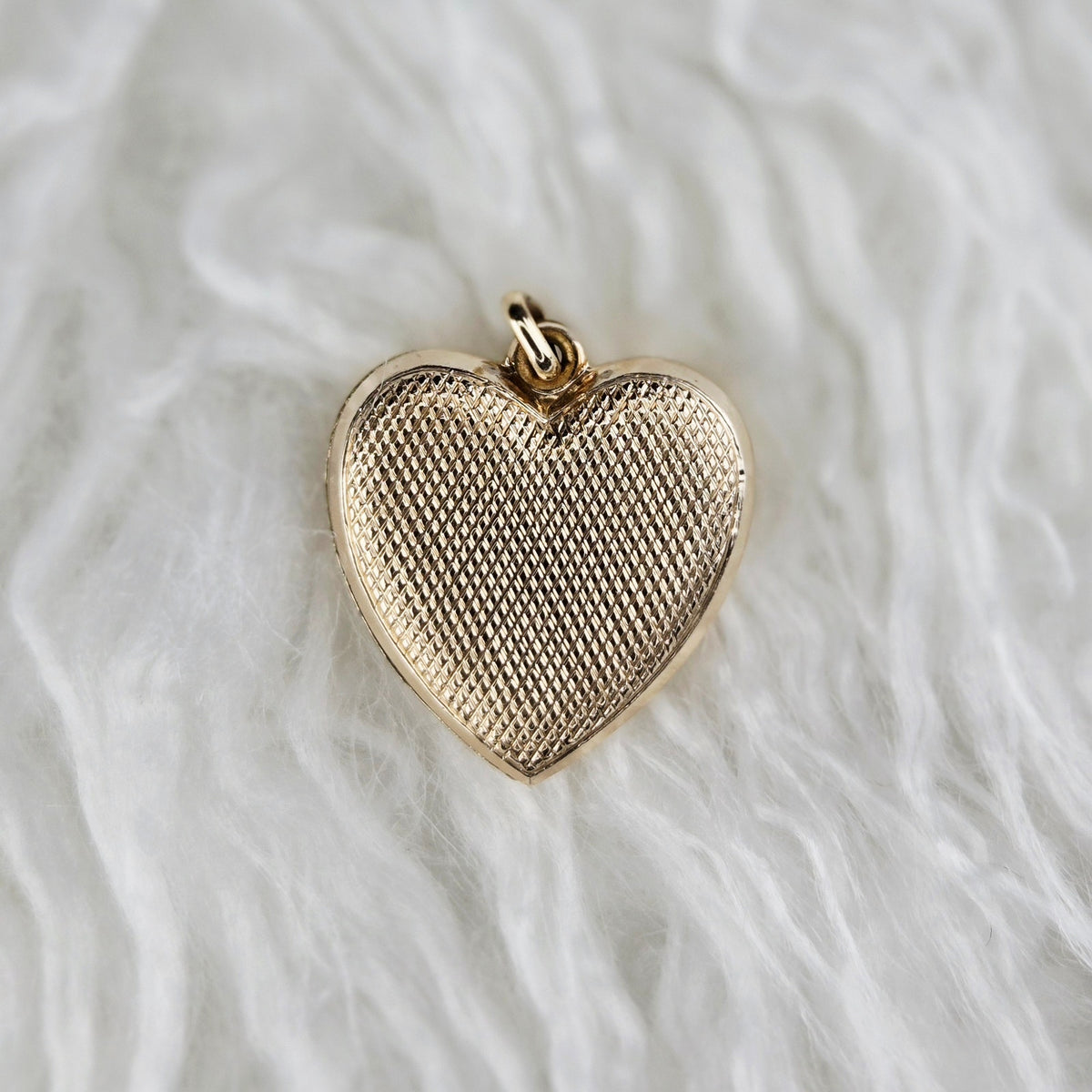 VINTAGE *NEW* 1950's Gold-Toned Heart Shaped Locket 1"
