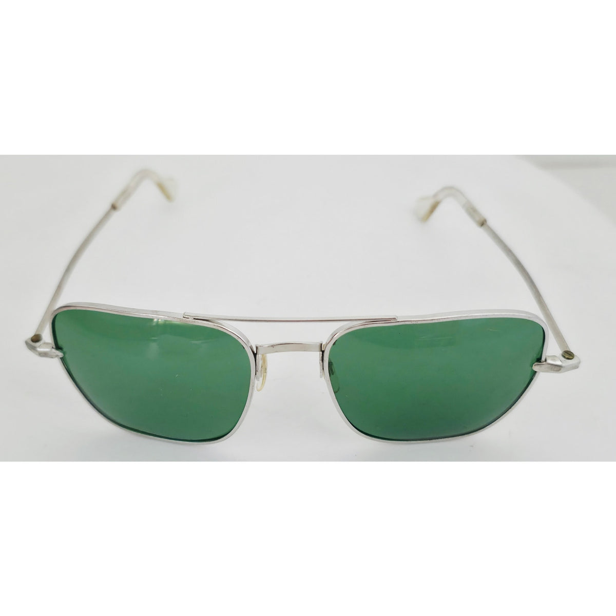 VINTAGE *NEW* 1970's Glam Unisex Silver Frame with Green Lens Sunglasses