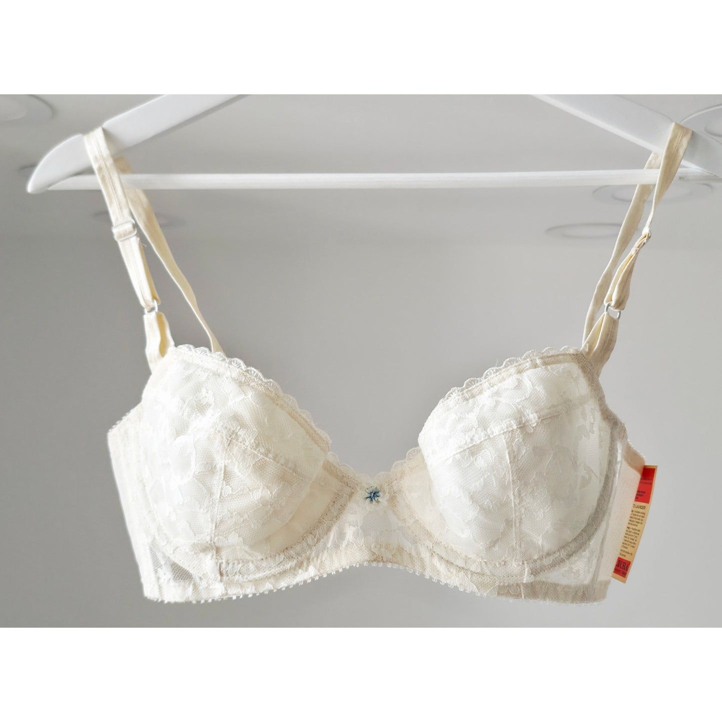 VINTAGE *NEW* 1960's Carnival Women's White Lace Bra with Blue Flower Size 36B