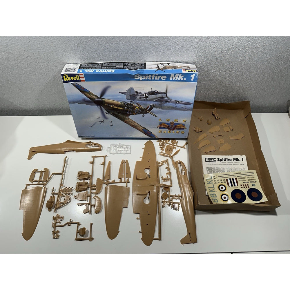 VINTAGE Revell Spitfire Mk. 1 "Lone Eagles" 1/32 Scale Model #4555 Open Box