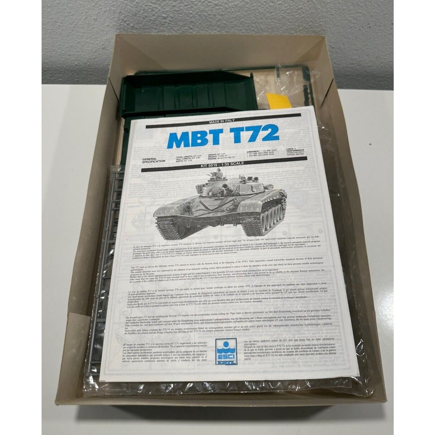 VINTAGE *NEW * MBT-T72 esci/vertl Tank Model Kit 5019