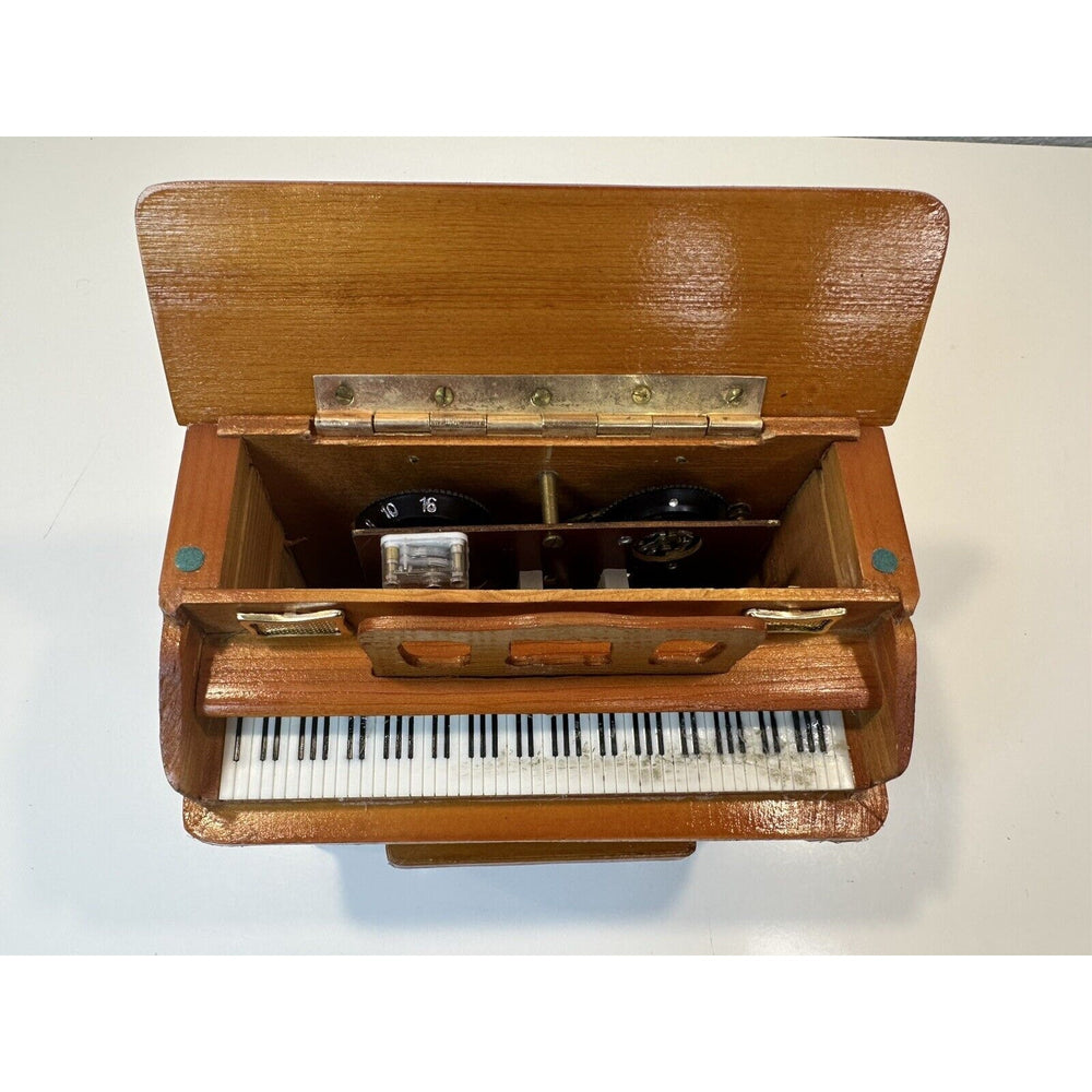 VINTAGE *NEW* 1960's Four Star Solid State Wooden Piano Radio