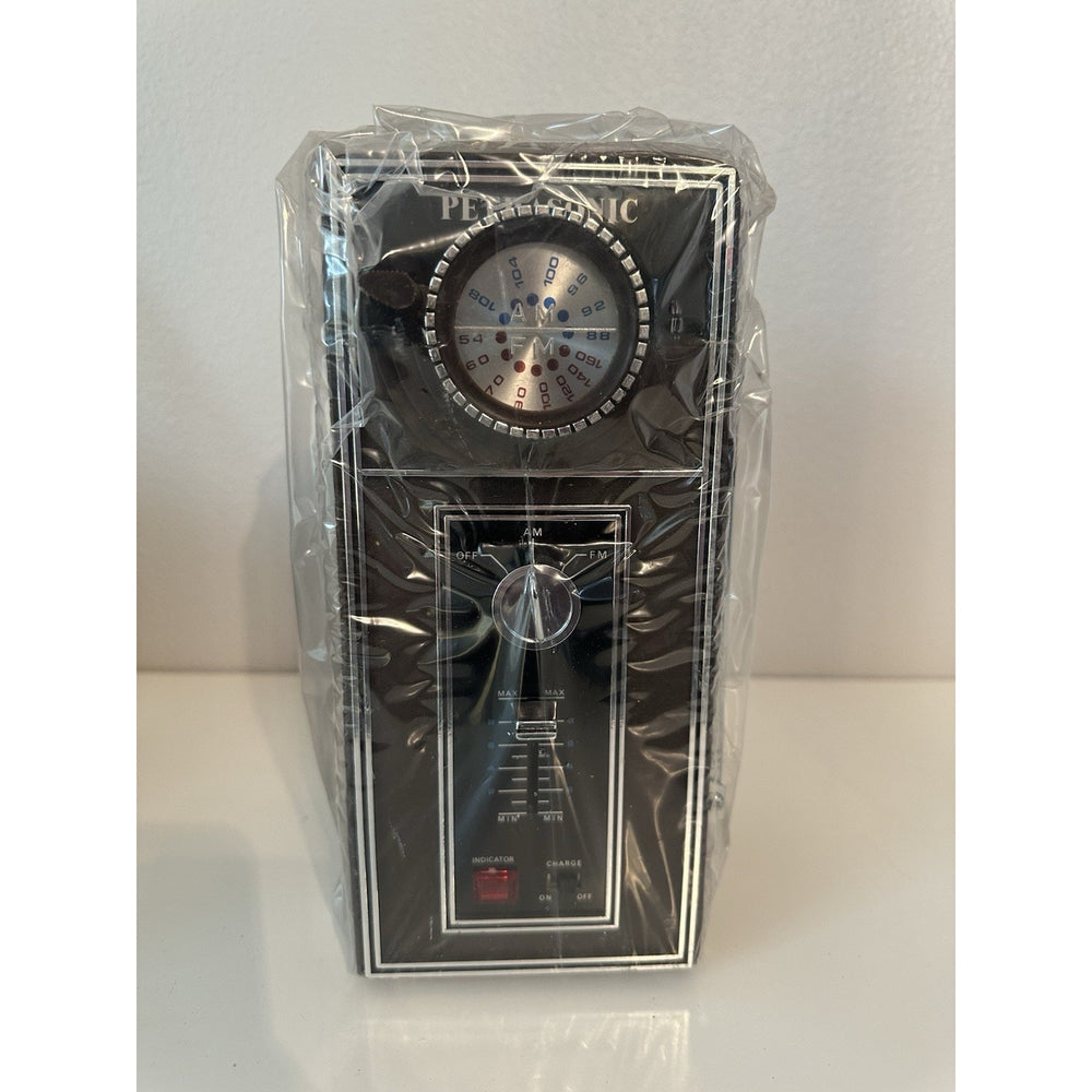 VINTAGE *NEW* 1960's Windsor/Petrosonic Zoom Radio AM/FM Camera-like Brown Radio