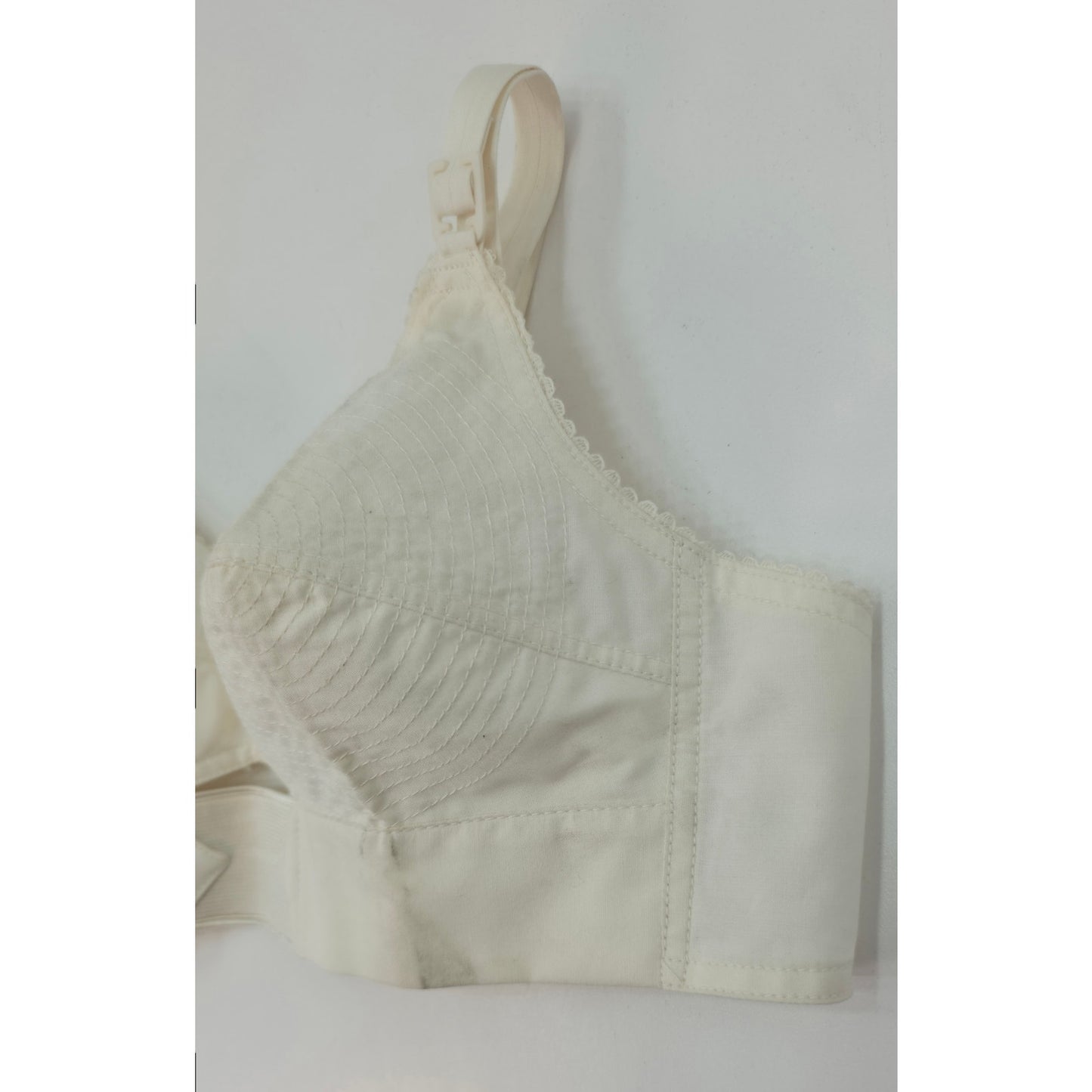 VINTAGE *NEW* 1960's Carnival Women's White Bullet Bra Size 32A USA