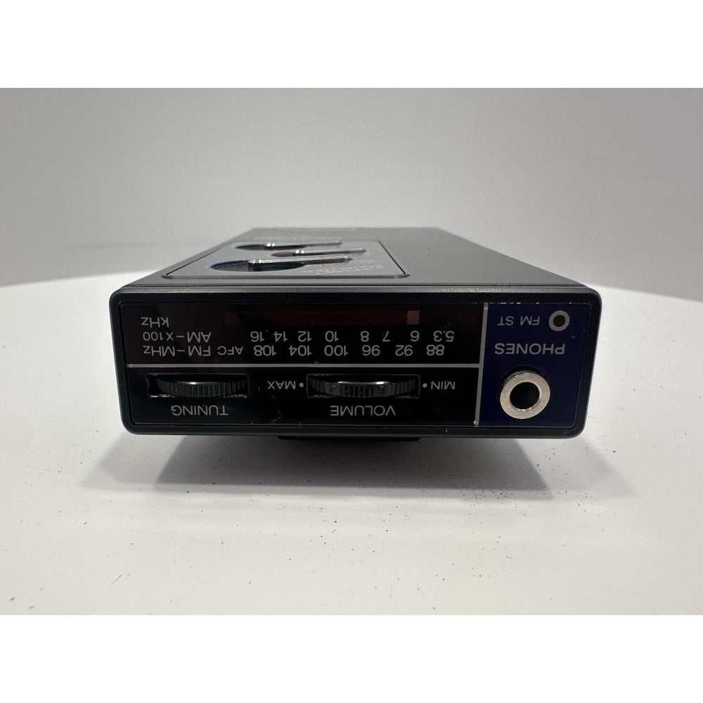 VINTAGE *PRISTINE* 1980's Panasonic RF-11 Portable AM/FM Radio Walkman