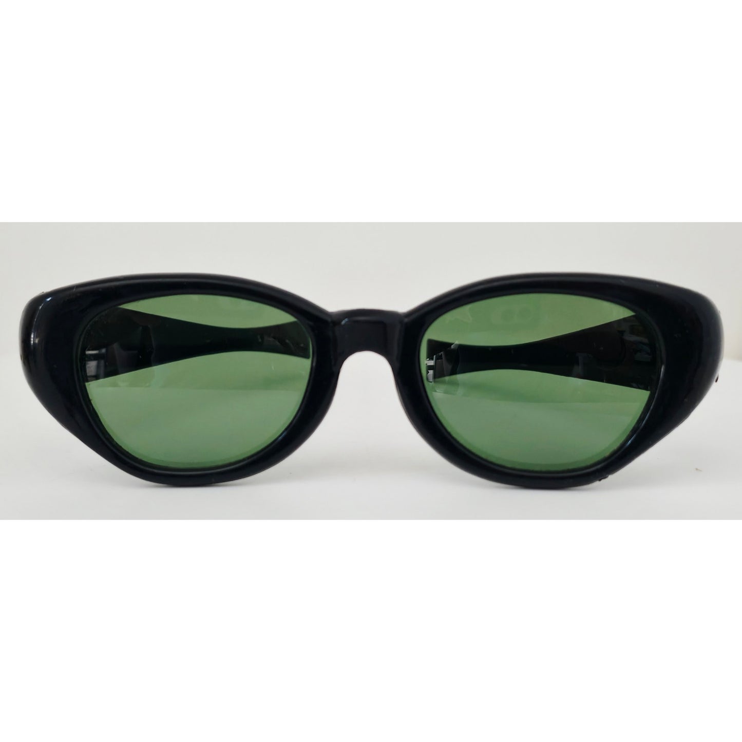 VINTAGE *NEW* 1970's Glam Unisex Black Frame with Green Lens Sunglasses