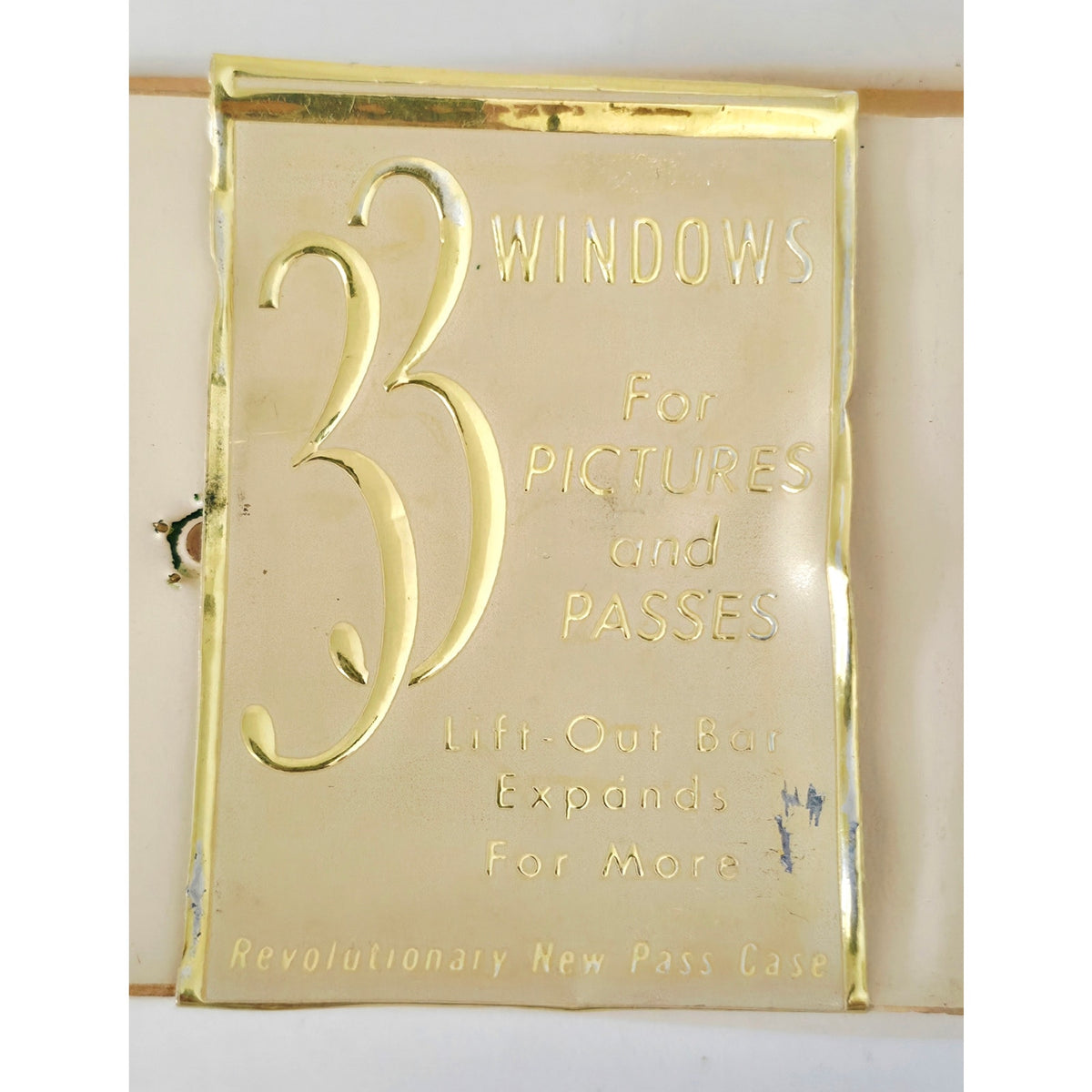 VINTAGE *PRISTINE* 1970's Cream with "P" Initial Bi-Fold Coin, Photo and Cash Wallet