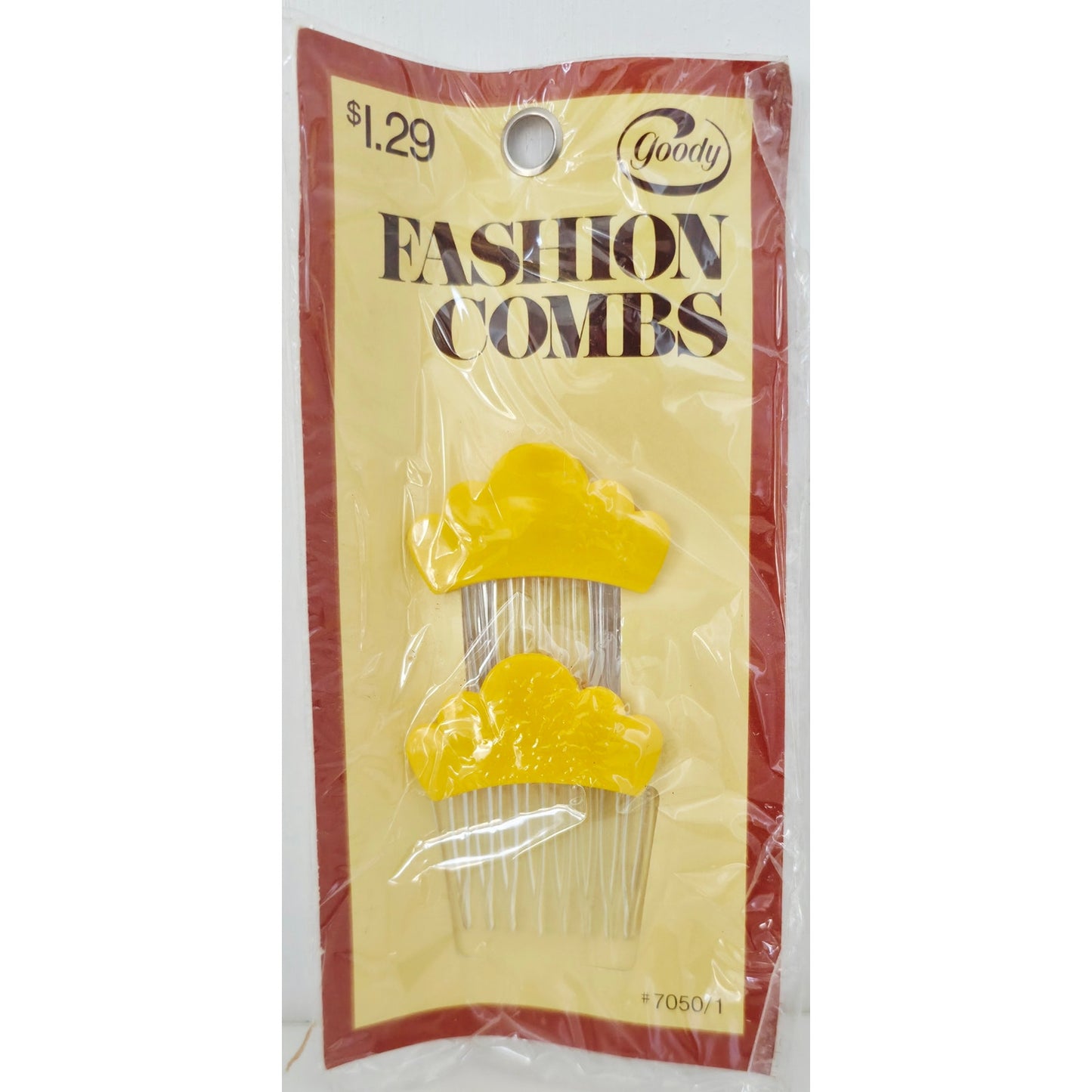 VINTAGE *NEW* 1975 Goody #7050/1 Fashion Combs Scalloped Yellow USA
