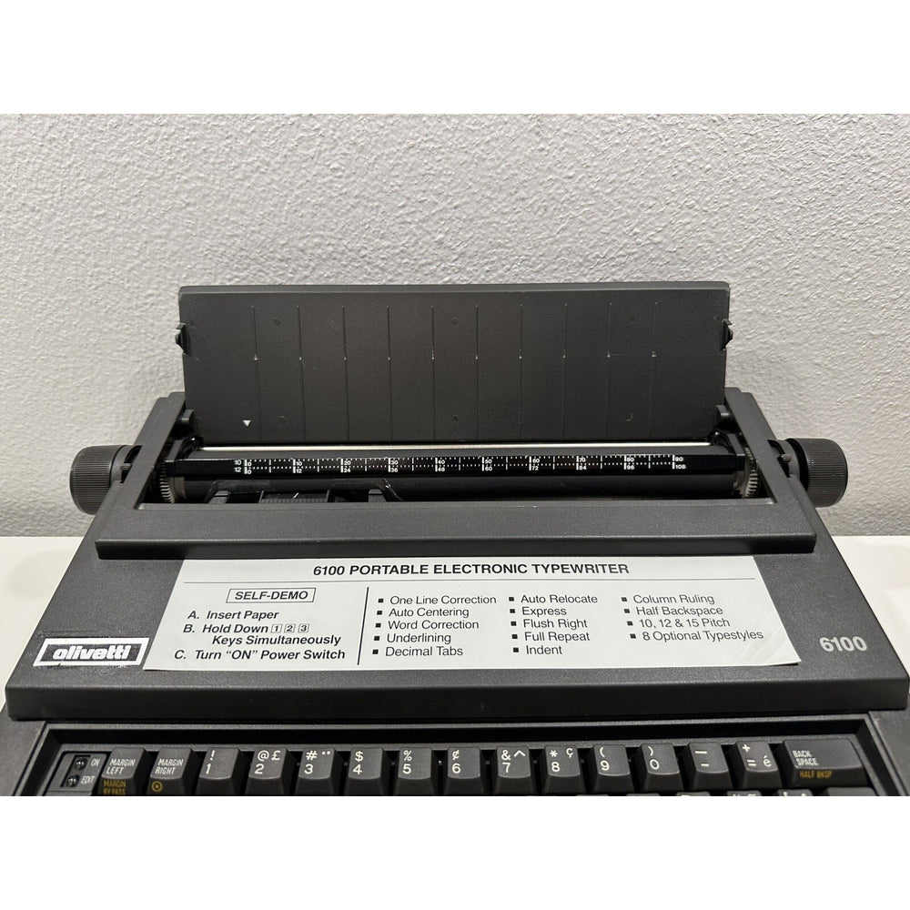 VINTAGE *CLEAN* Olivetti 6100 Spanish Portable Electronic Typewriter