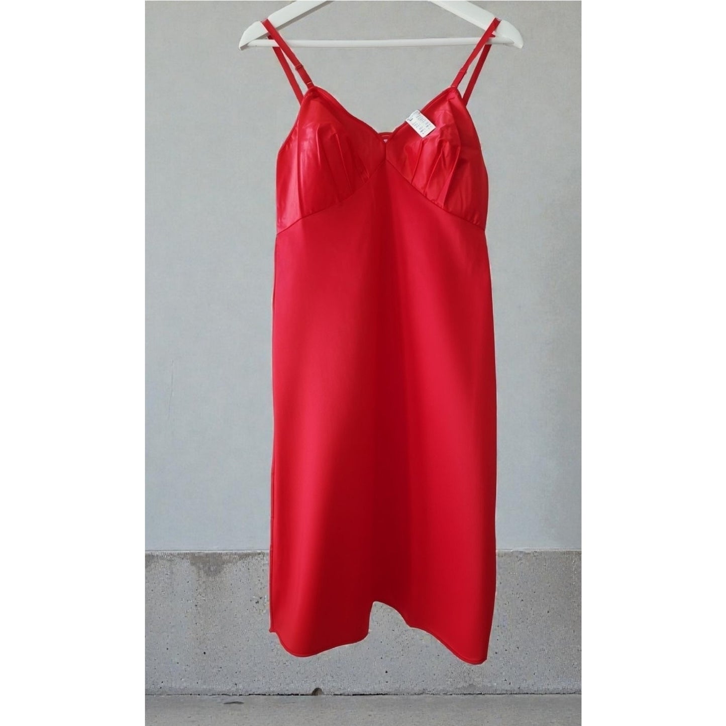 VINTAGE *NEW* 1960's Kayser Women's Red with Scalloped Trim Slip Dress Size 34