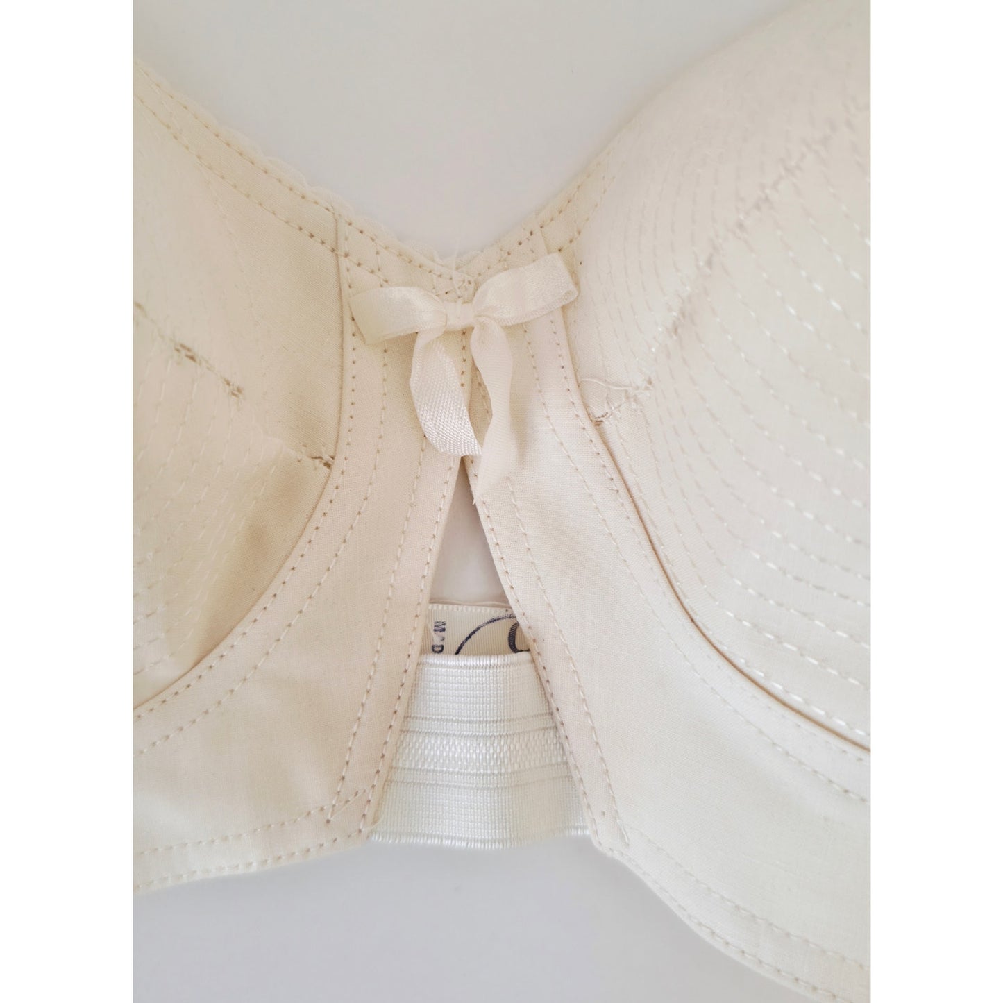 VINTAGE *NEW* 1960's Stephanie Women's Cream Bullet Bra Size 32C