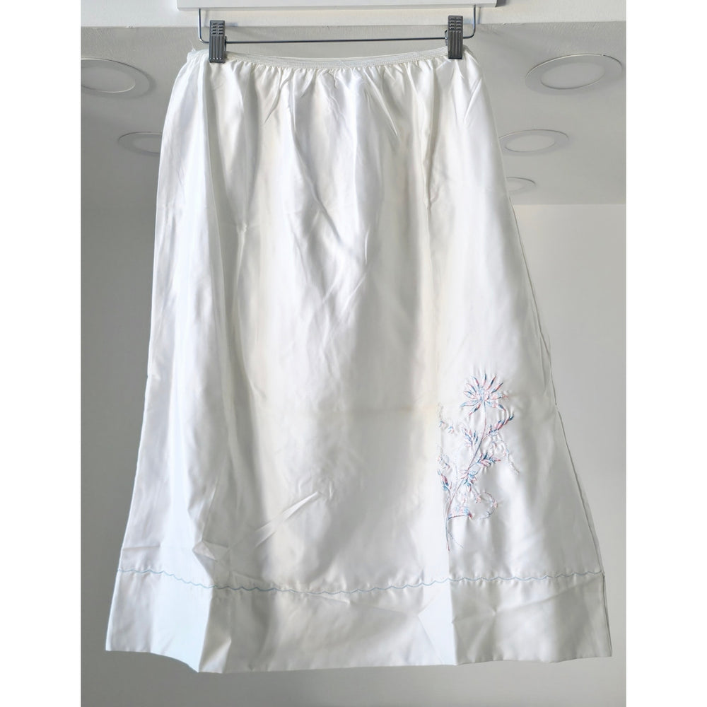 VINTAGE *NEW* 1960's Bradley Women's White Slip with Blue & Pink Flowers Size L