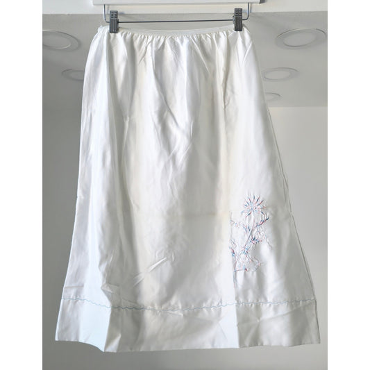 VINTAGE *NEW* 1960's Bradley Women's White Slip with Blue & Pink Flowers Size L