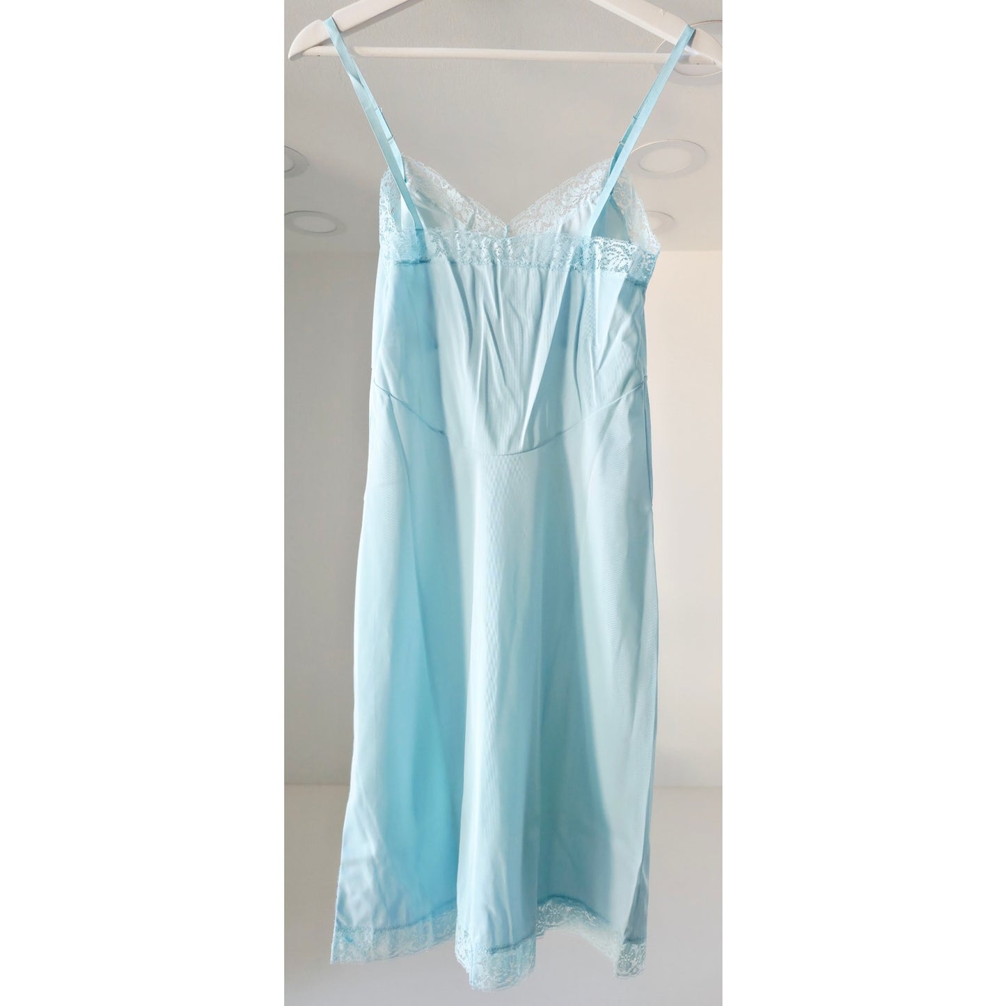 VINTAGE *NEW* 1960's Kayser Women's Light Blue w/Lace Long Slip Size S
