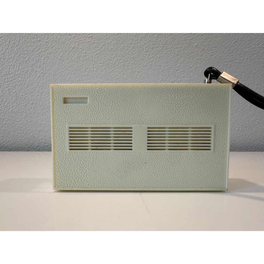 VINTAGE *PRISTINE* 1970's Raleigh 8 Model 822 AM Transistor Radio with Case