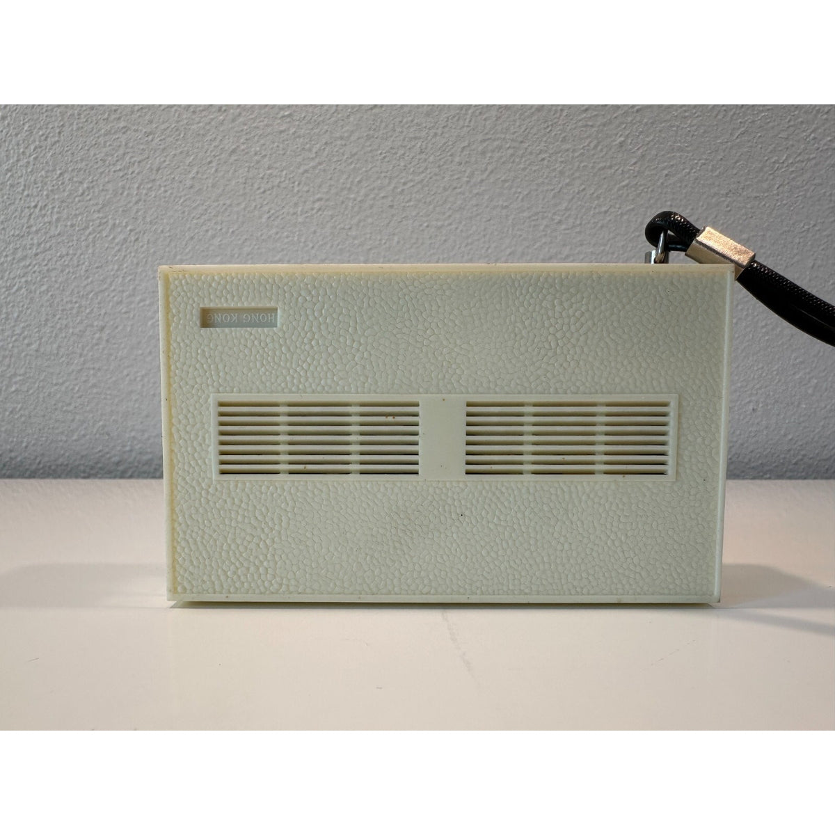 VINTAGE *PRISTINE* 1970's Raleigh 8 Model 822 AM Transistor Radio with Case