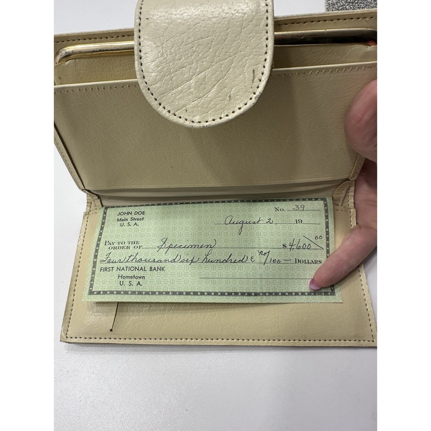 VINTAGE *NEW* 1970's Cream Leather - Check, Change, Credit Card, ID Wallet