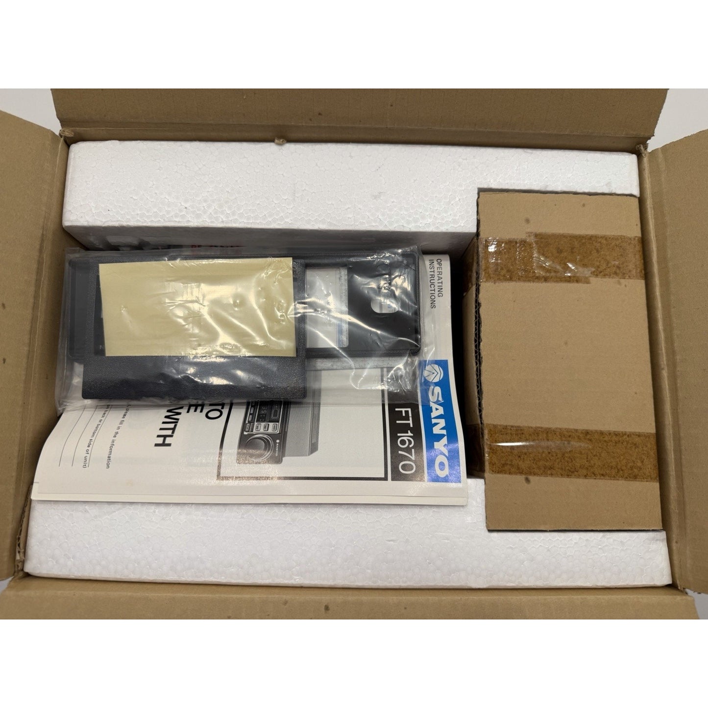 VINTAGE *NEW* Sanyo FT-1670 Indash LED AM/FM Cassette Car Stereo JAPAN