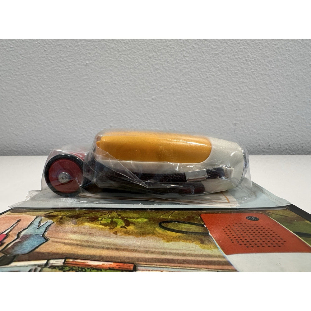 VINTAGE *NEW* ROBIN AIE-741 Yellow Solid State Micro Transistor Radio