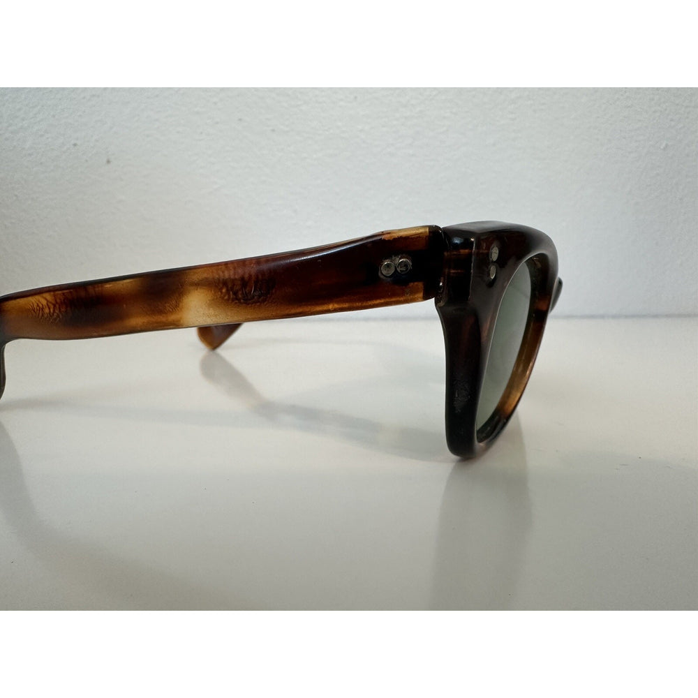 VINTAGE *NEW* 1970's Glam Unisex Sunglasses Tortoise Frame with Gray Lens Italy