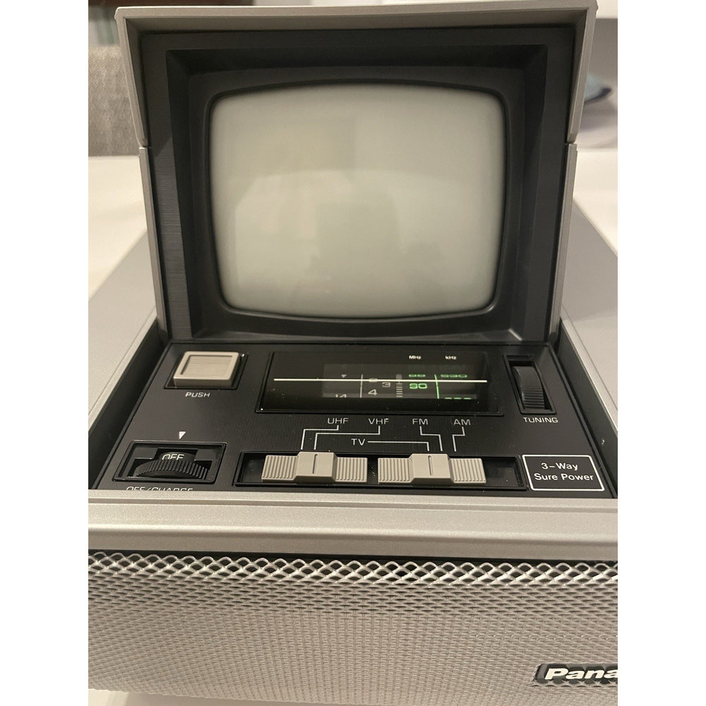 VINTAGE *PRISTINE* '1981 Panasonic TR-5050P Portable Popup TV Radio AM/FM