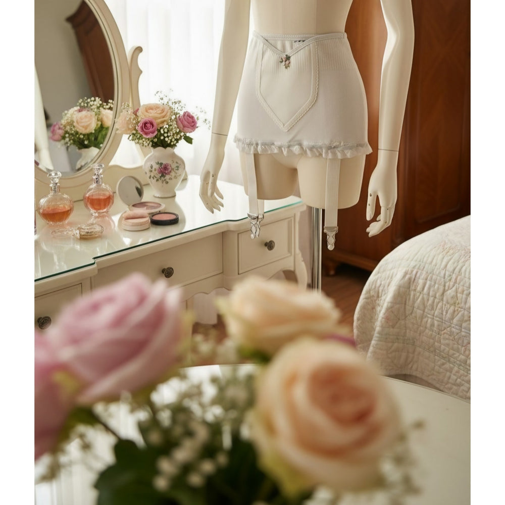 VINTAGE *NEW* 1950's Women's Cream w/Lace Trim Girdle Garter Belt Size S (24)