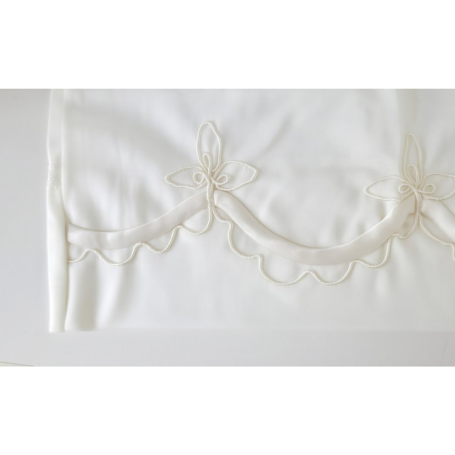 VINTAGE *NEW* 1960's Women's Cream Slip | Skirt with Piping & Flower Trim Size L