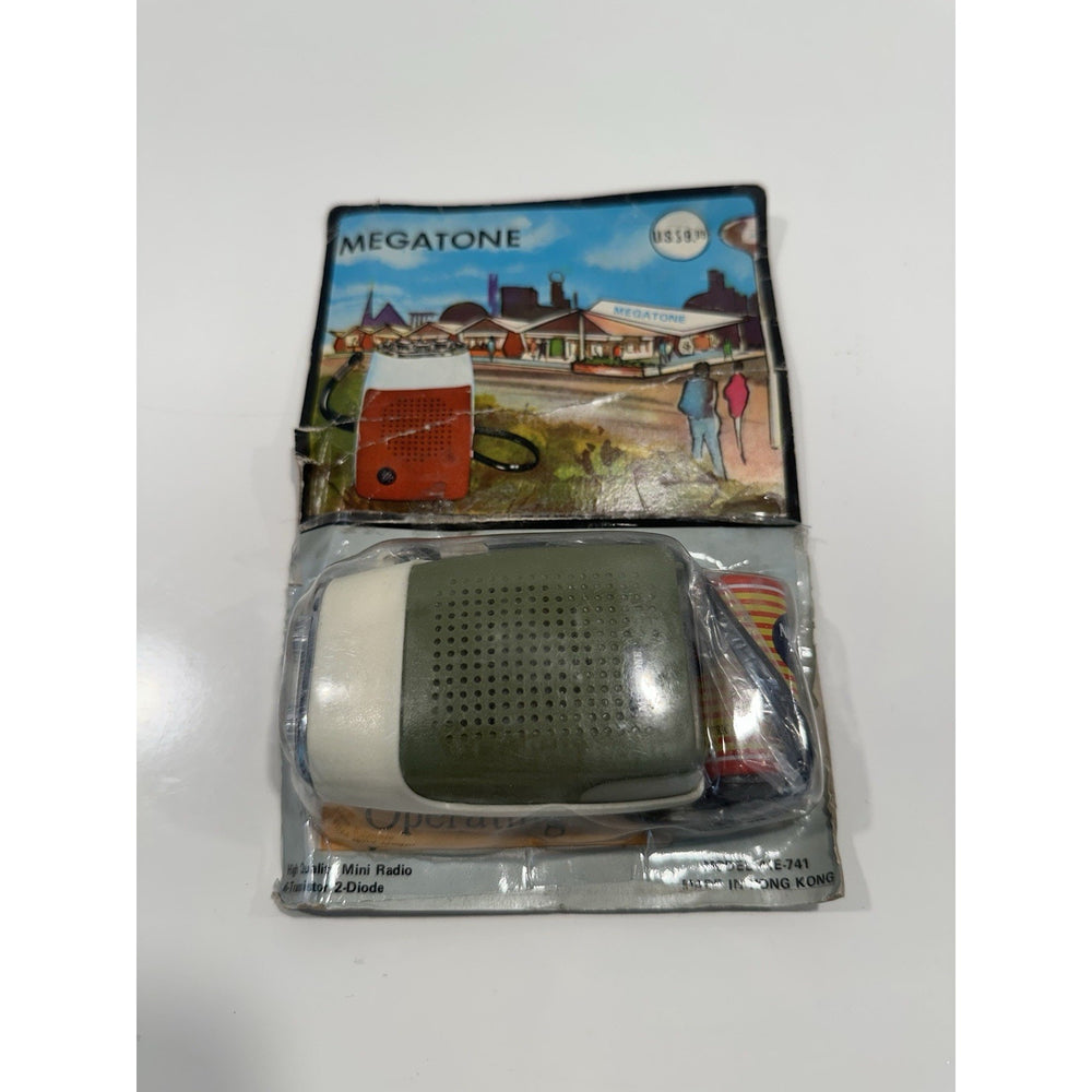 VINTAGE *NEW* ROBIN AIE-741 Green Solid State Micro Transistor Radio