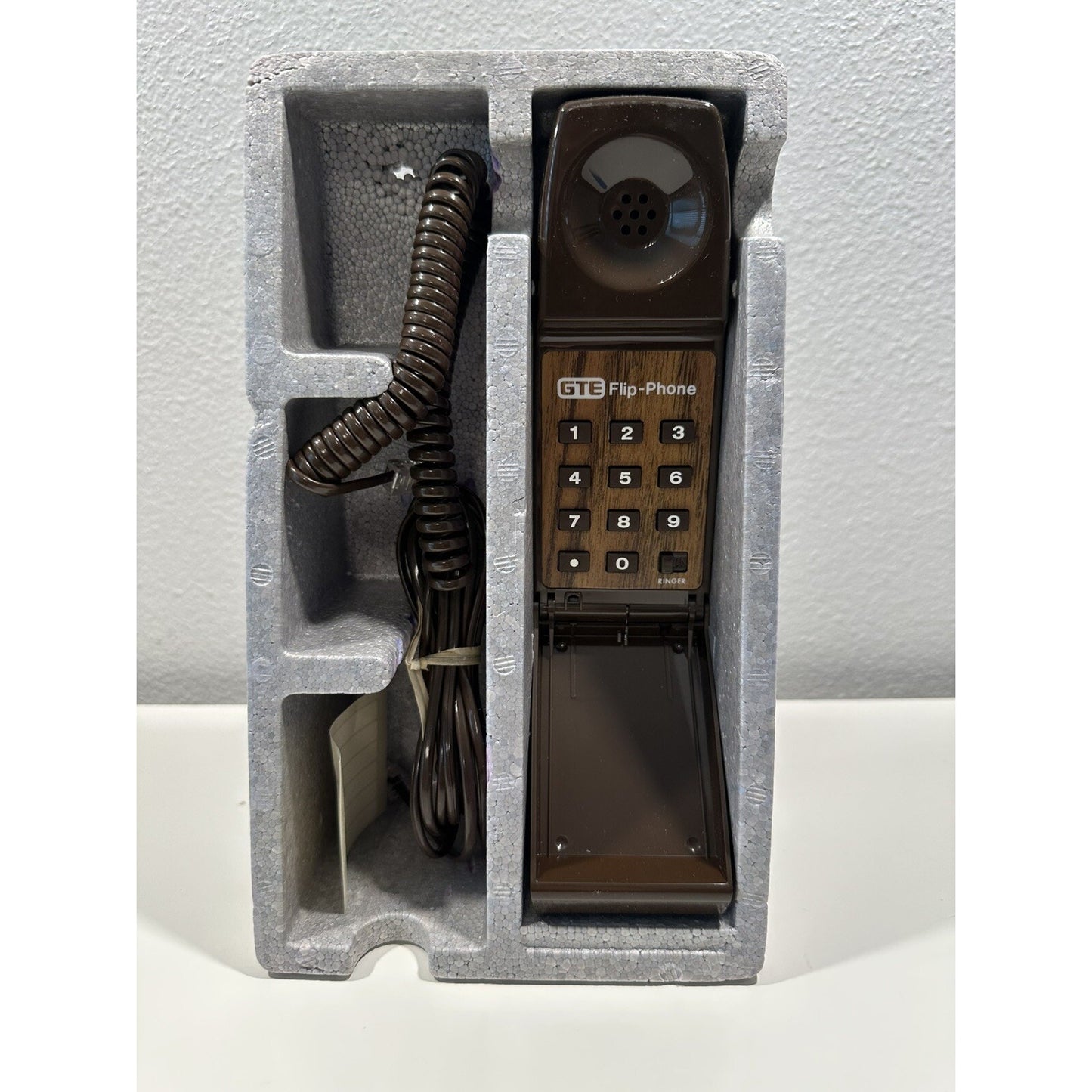 VINTAGE *NEW* 1970's -1980's GTE Flip-Phone Telephone