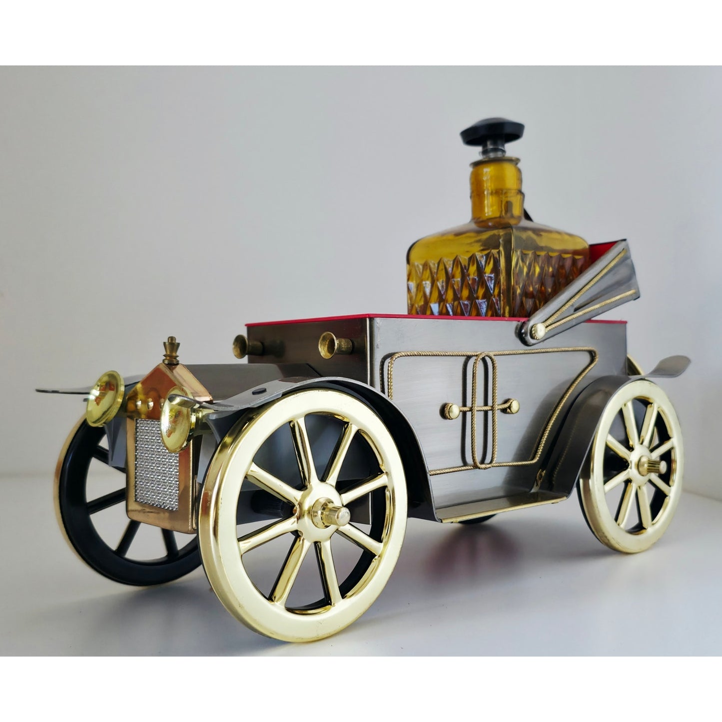 VINTAGE *PRISTINE* 1950's Golden Crown Antique Car Decanter Music Box