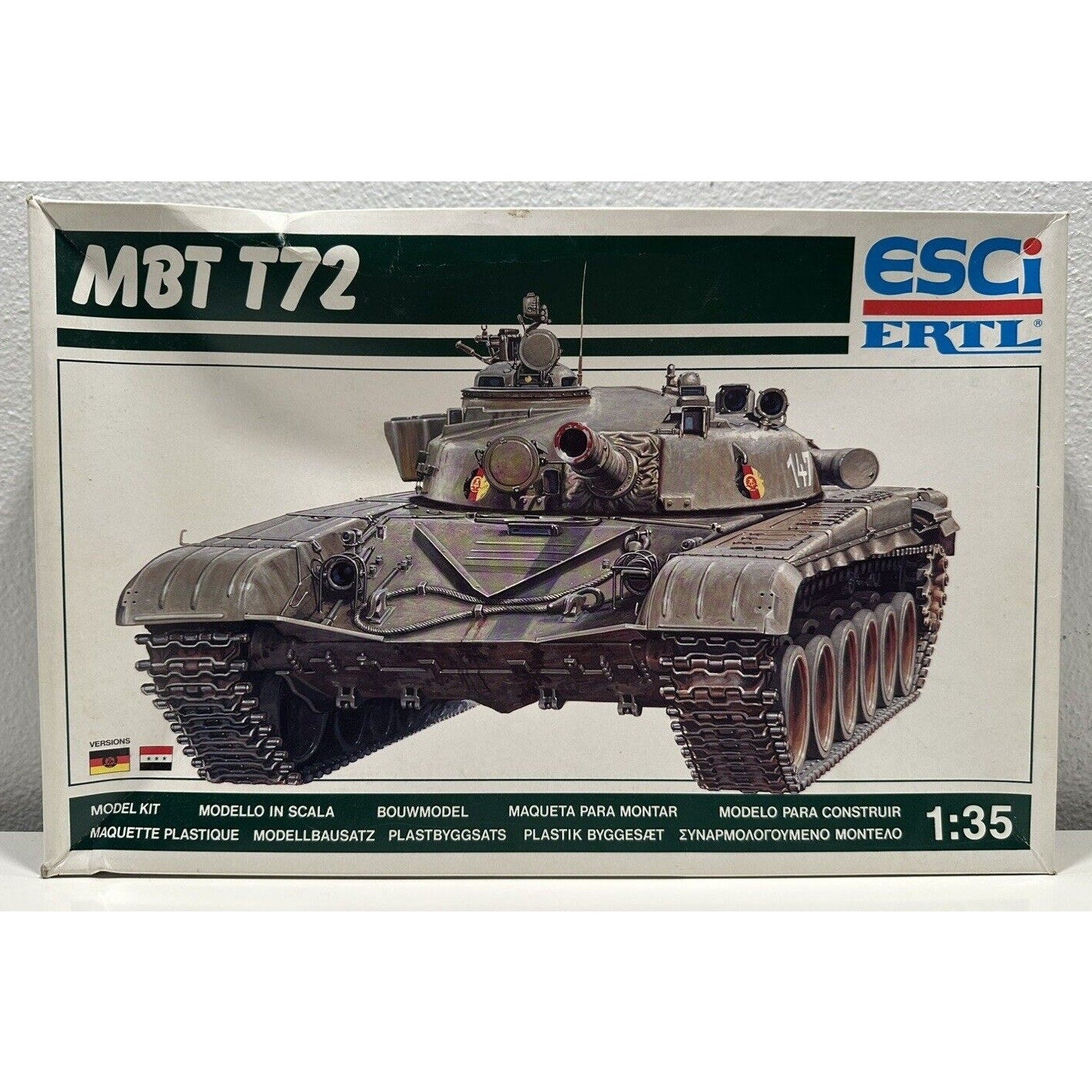VINTAGE *NEW * MBT-T72 esci/vertl Tank Model Kit 5019