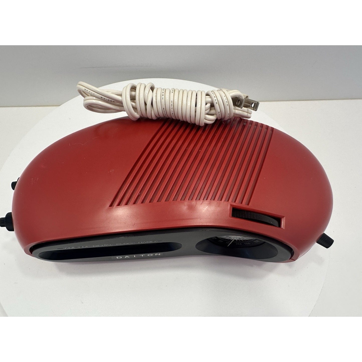 Needs Lovin' - VINTAGE *PRISTINE* 1970's DAITON Space Age Analog AM/FM Clock Radio Red