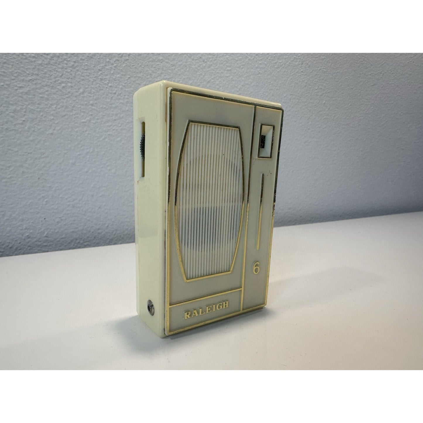 VINTAGE *NEW* Raleigh 6 Transistor Radio/High Sensitivity - Model#612