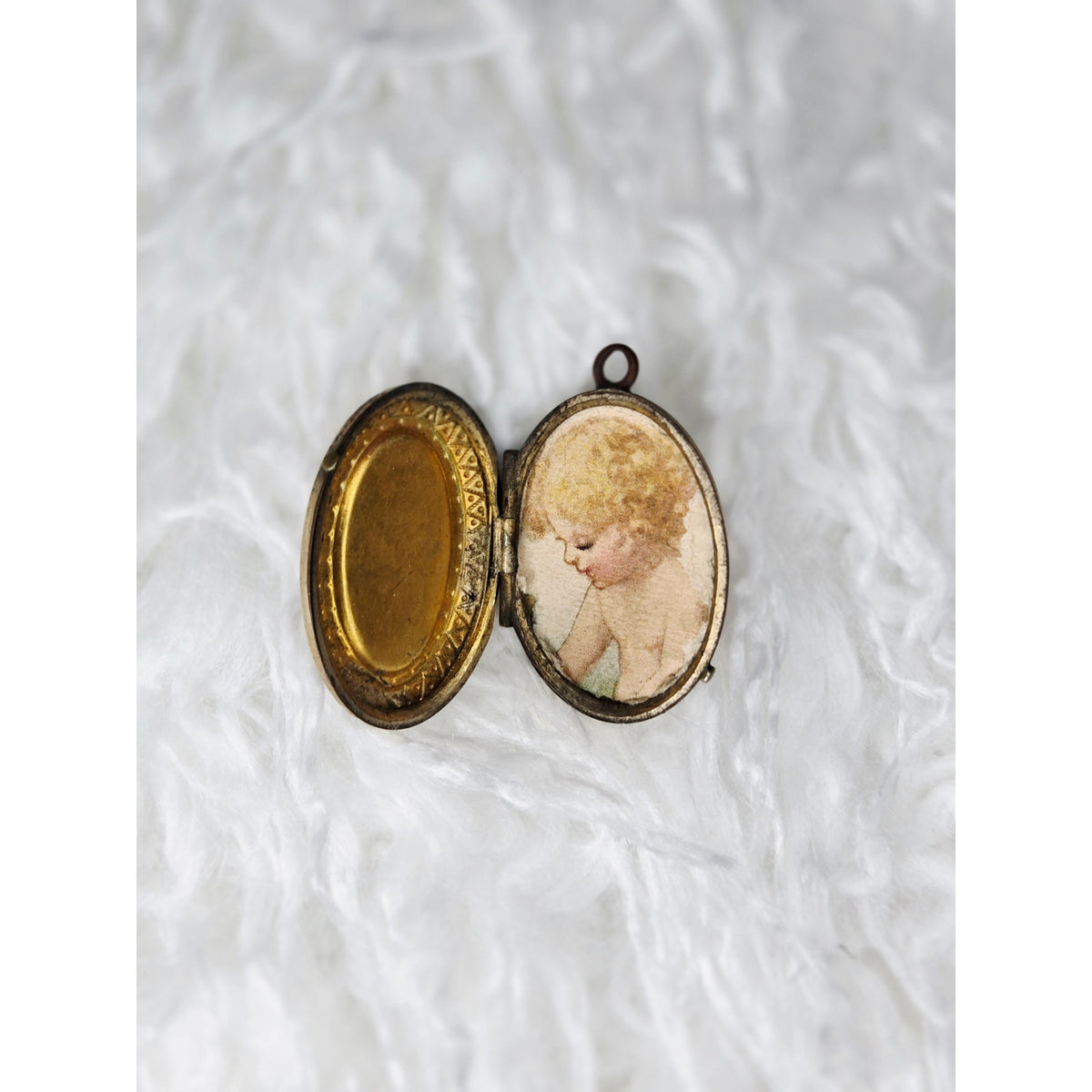 VINTAGE *NEW* 1950's Gold-Toned Locket with Design 1.5"