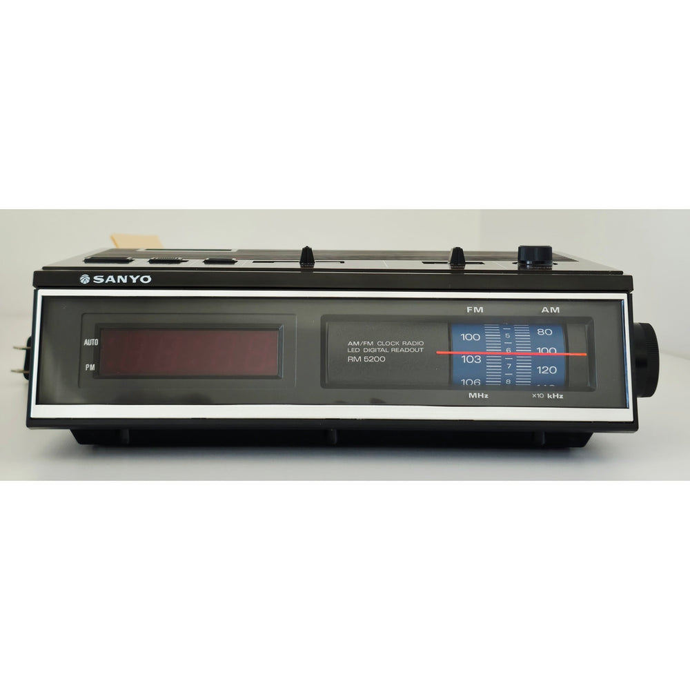 VINTAGE *NEW* 1980's Sanyo RM 5200 Walnut LED Alarm Clock Radio