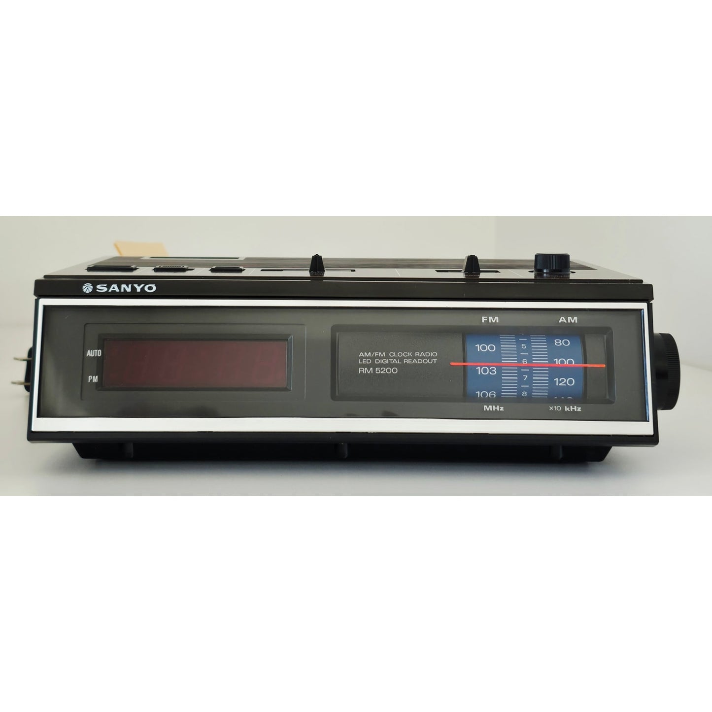 VINTAGE *NEW* 1980's Sanyo RM 5200 Walnut LED Alarm Clock Radio