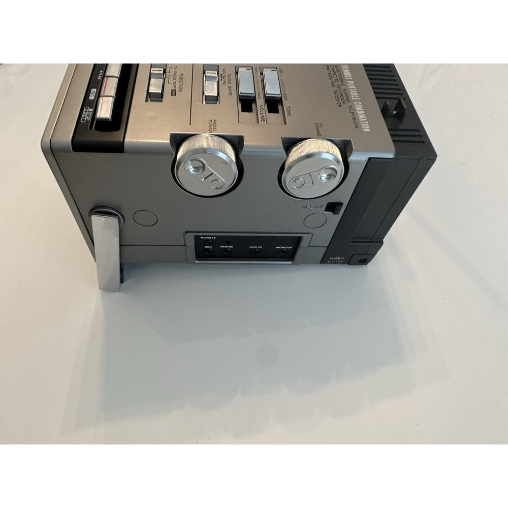 VINTAGE *NEW* 80's Hitachi K-2400 Solid State TV Receiver/Cassette RARE