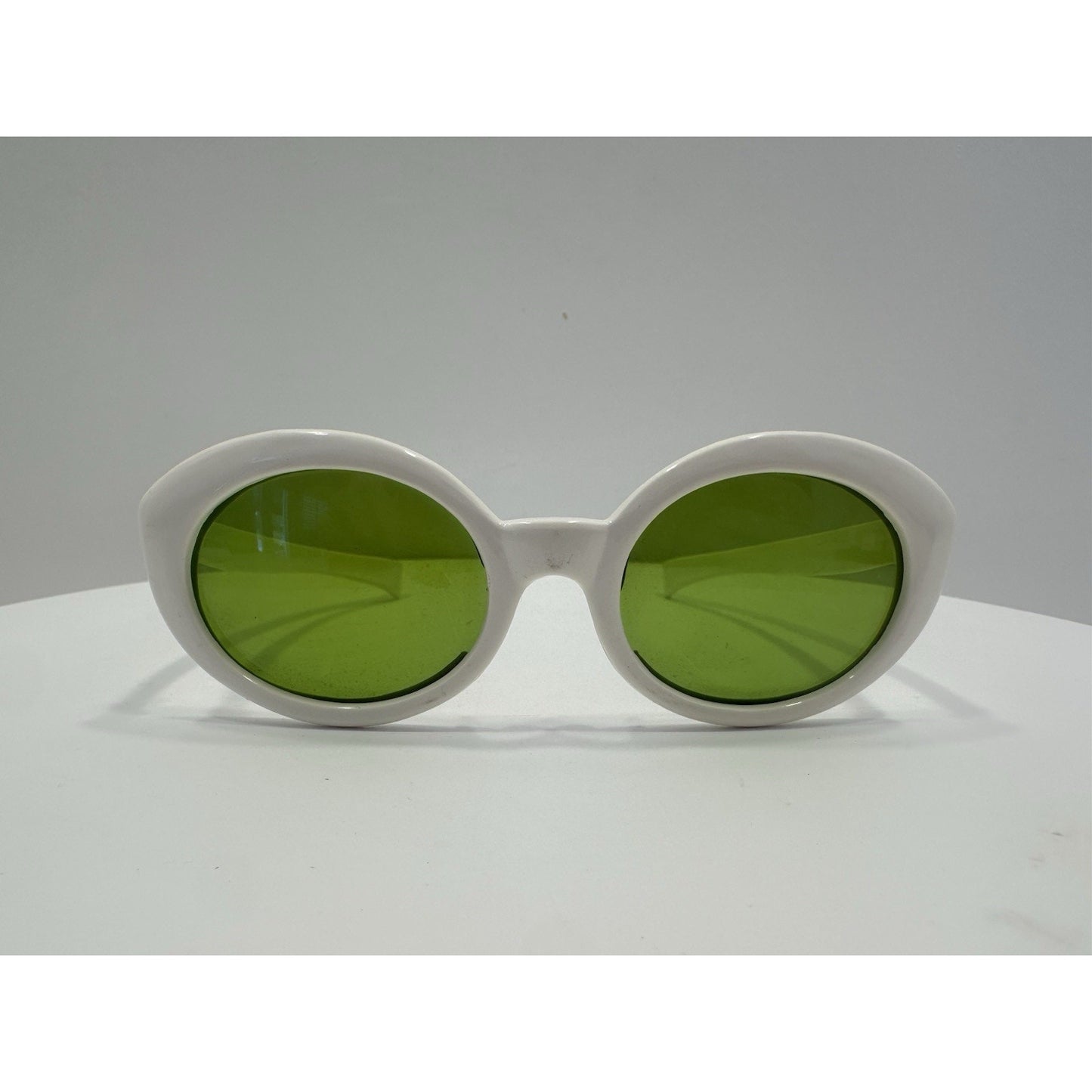 VINTAGE *NEW* 1970's Glam Unisex Sunglasses White Oval Frame