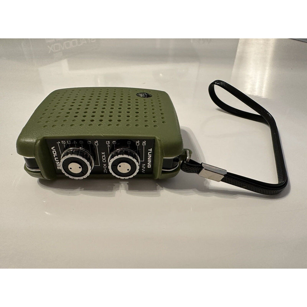 VINTAGE *NEW* Four Star FS-7 Solid State Radio Green
