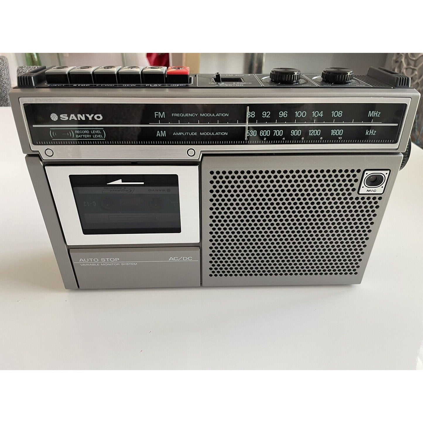 VINTAGE *NEW* Sanyo M2562 am/fm Portable Tape Recorder Boom Box
