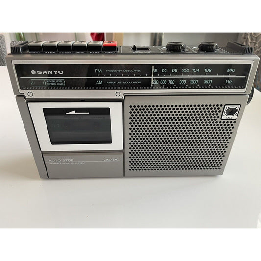 VINTAGE *NEW* Sanyo M2562 am/fm Portable Tape Recorder Boom Box
