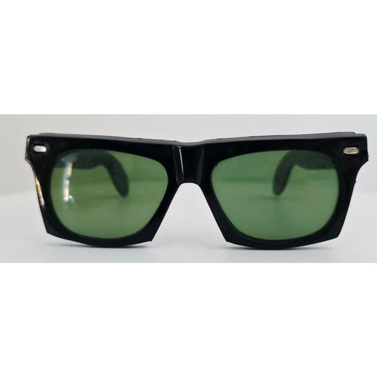 VINTAGE *NEW* 1970's Glam Unisex Sunglasses Black Frame with Green Lens