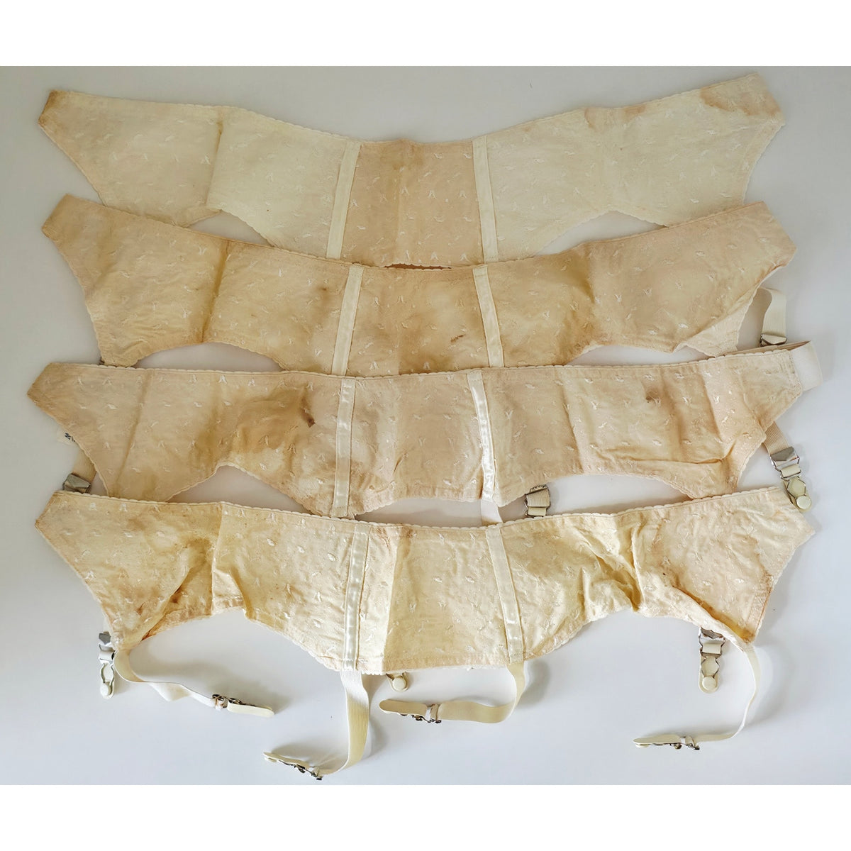 VINTAGE *PRISTINE * 1960's MACBESS Women's Cream Garter Belts Size 30 Lot 4