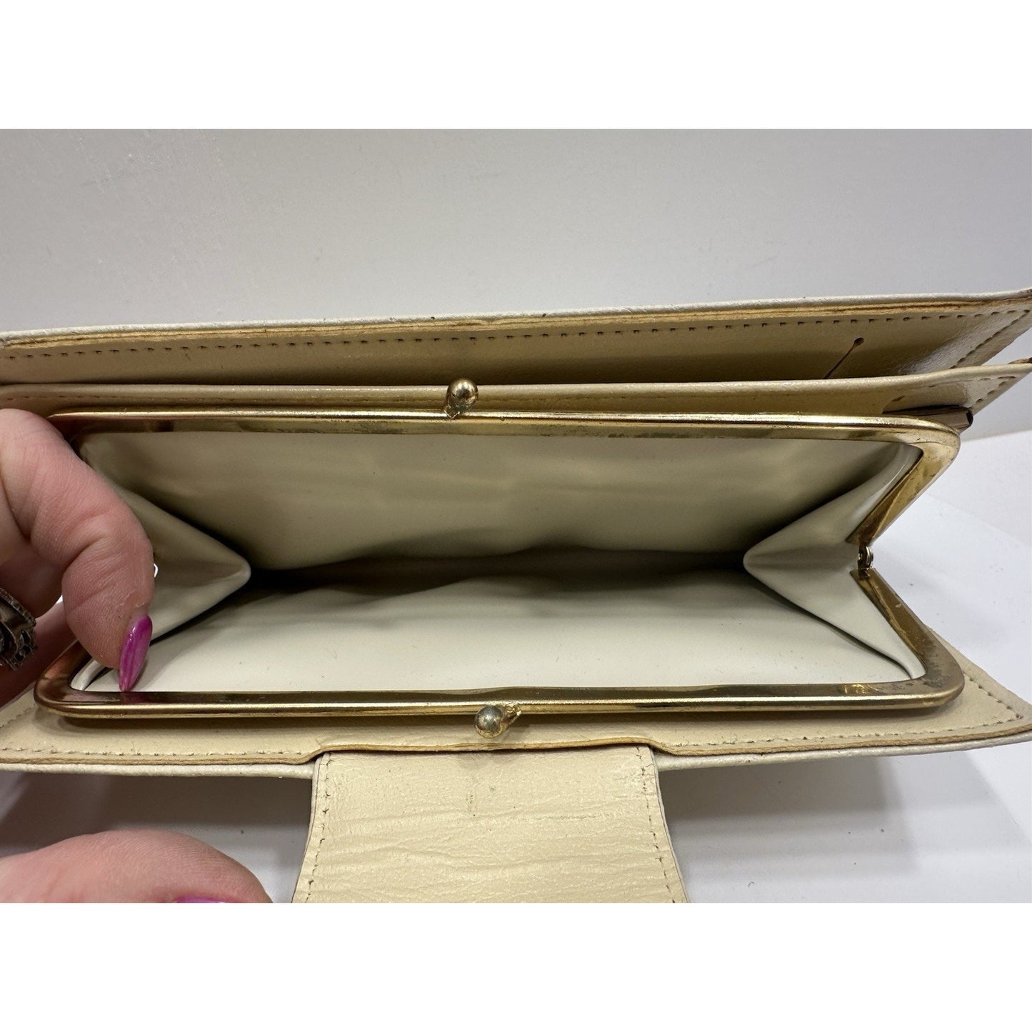 VINTAGE *NEW* 1970's Cream Leather - Check, Change, Credit Card, ID Wallet