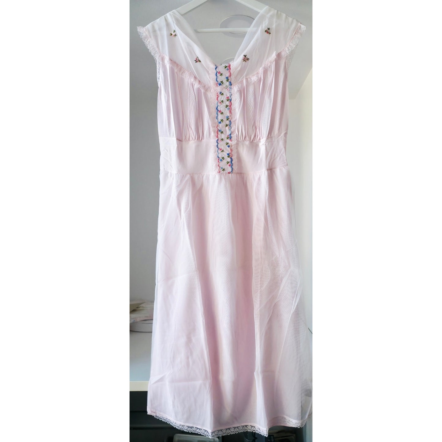 VINTAGE *NEW* 1960's Women's Light Pink Waltz Gown w/ Flowers 100% Nylon Size 40
