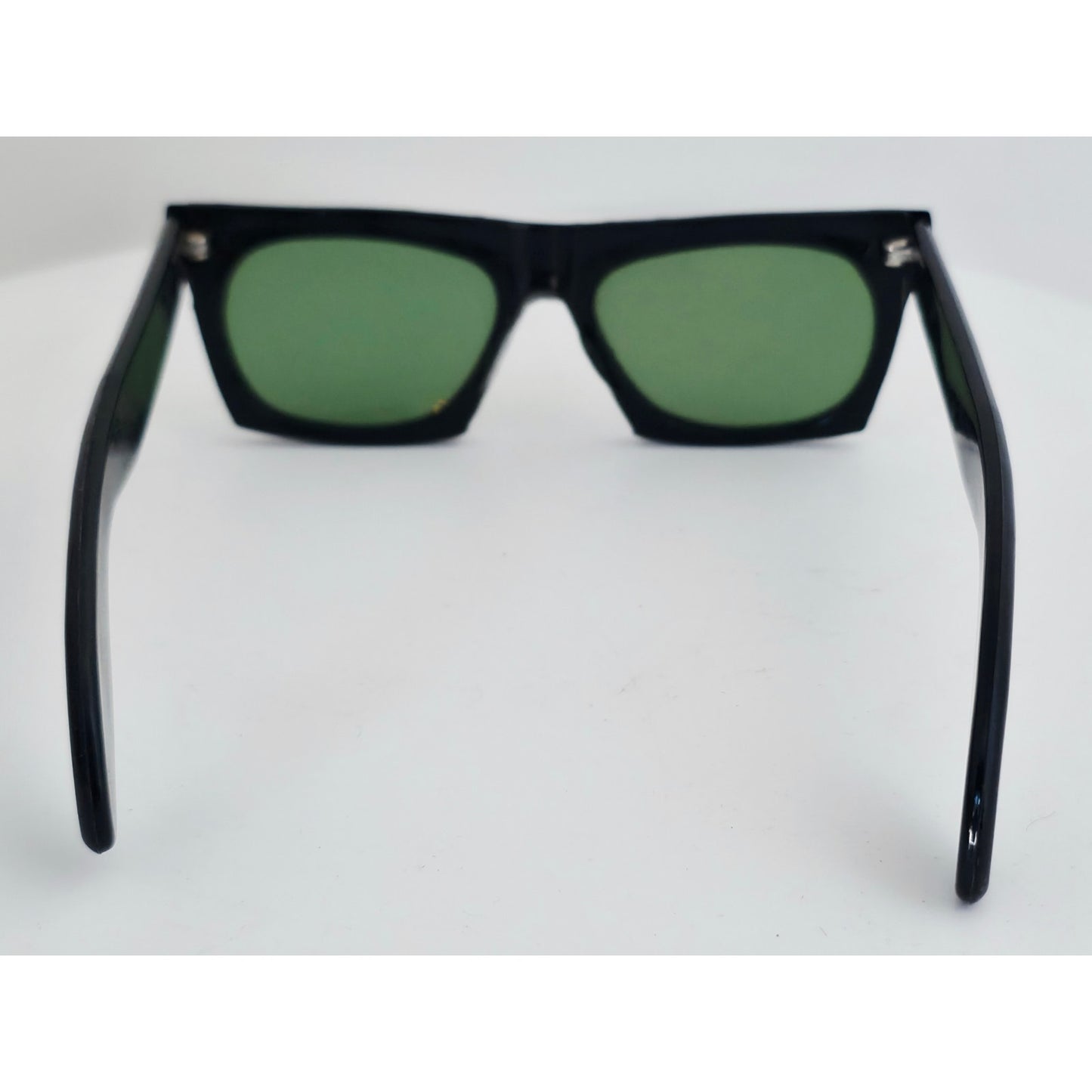 VINTAGE *NEW* 1970's Glam Unisex Sunglasses Black Frame with Green Lens